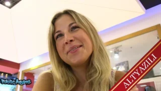 Üvey kız kardeşiyle karanlık bir gecede sikiş – Porno