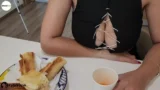 Ev hanımı milf hatun hırsızlık yaparken yakalandı – Hırsız pornosu izle